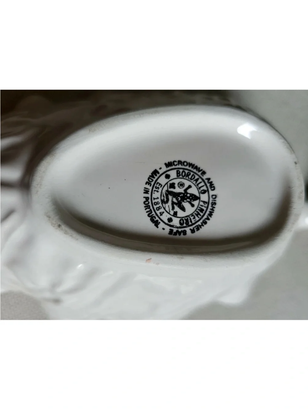 NWT Bordallo Pinheiro White Cabbage Gravy Boat Majolica, Portugal, Discontinued
